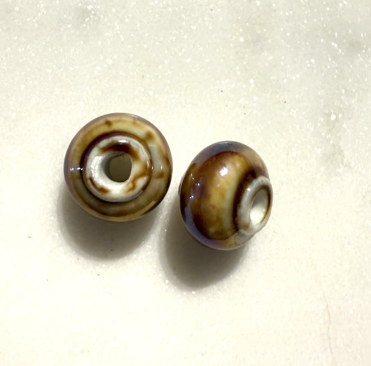 Bruine keramiek kraal