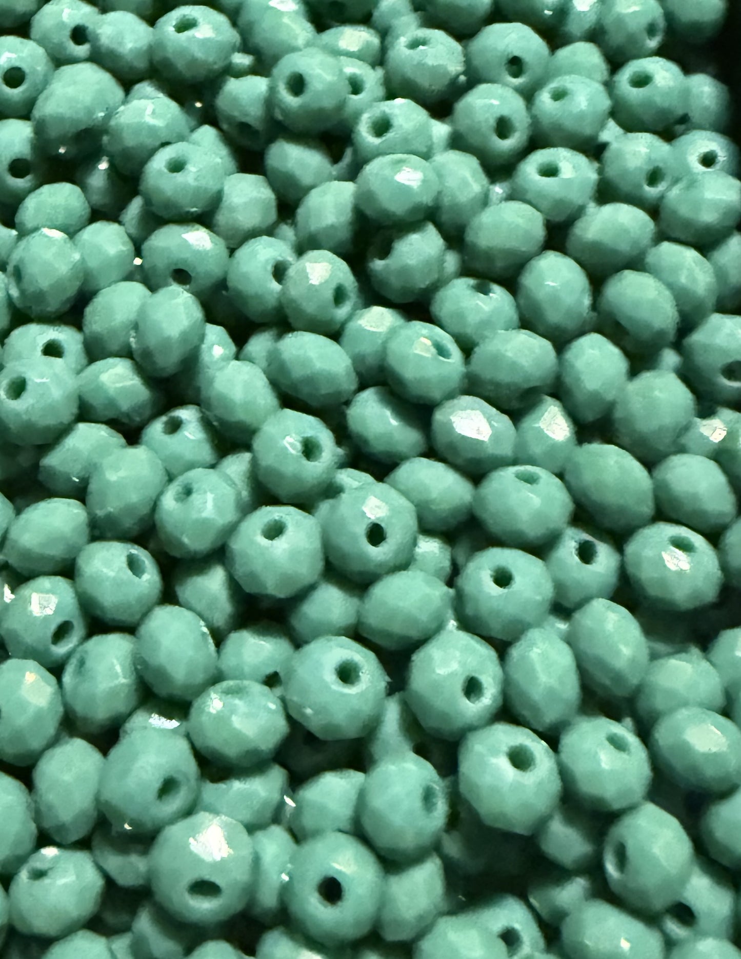 turquoise kleur facet