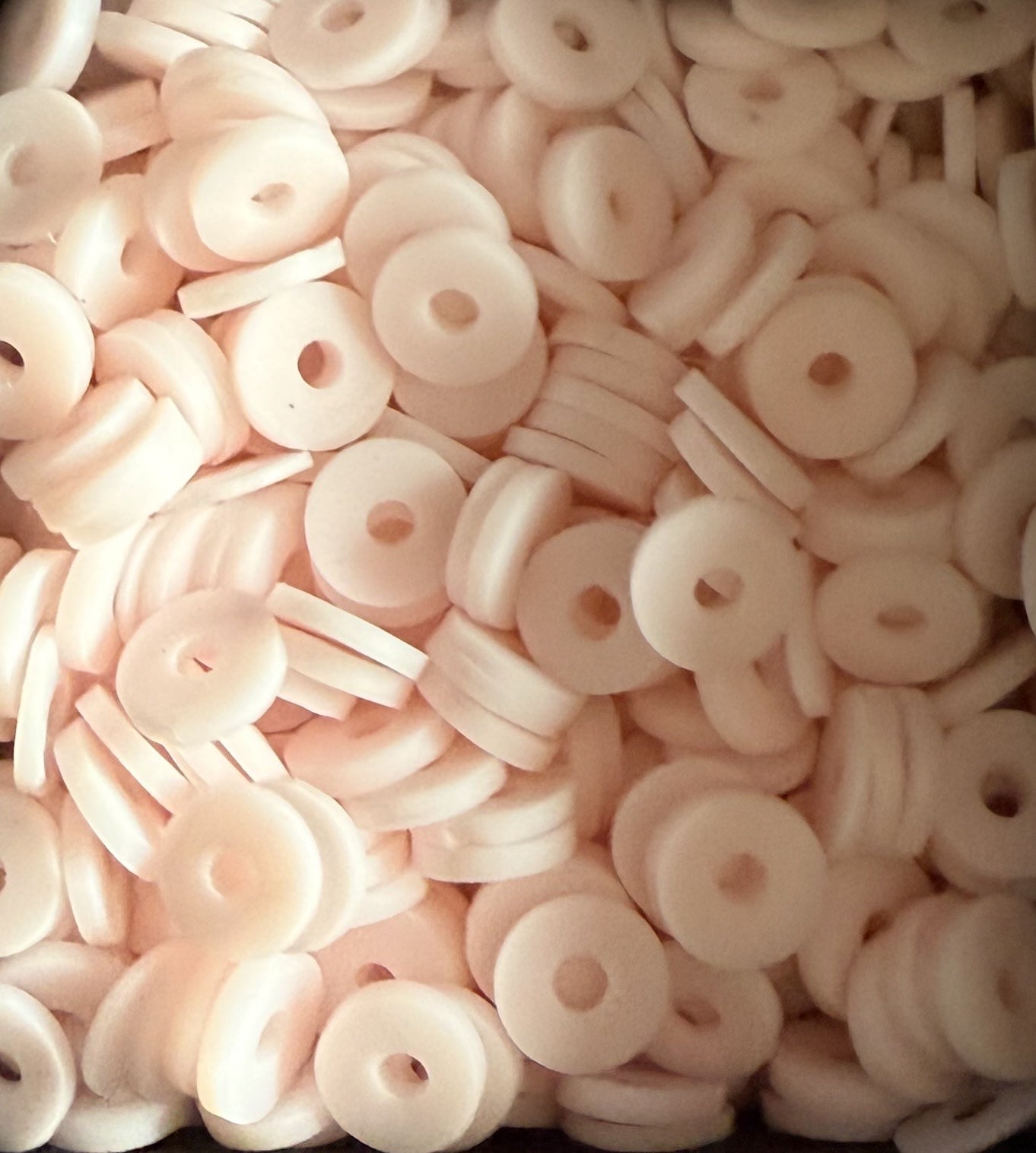 licht zalm kleurige polymeer kralen