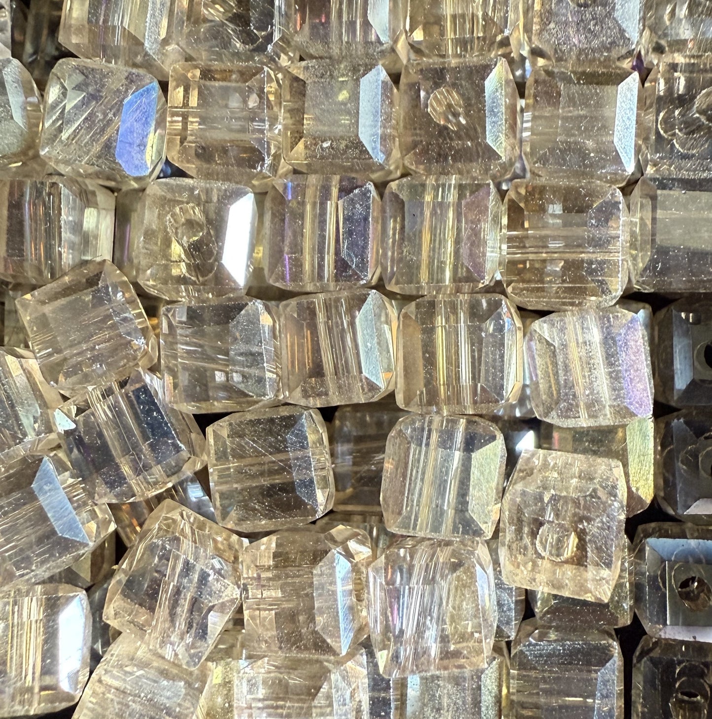 Beige swarovski blokjes