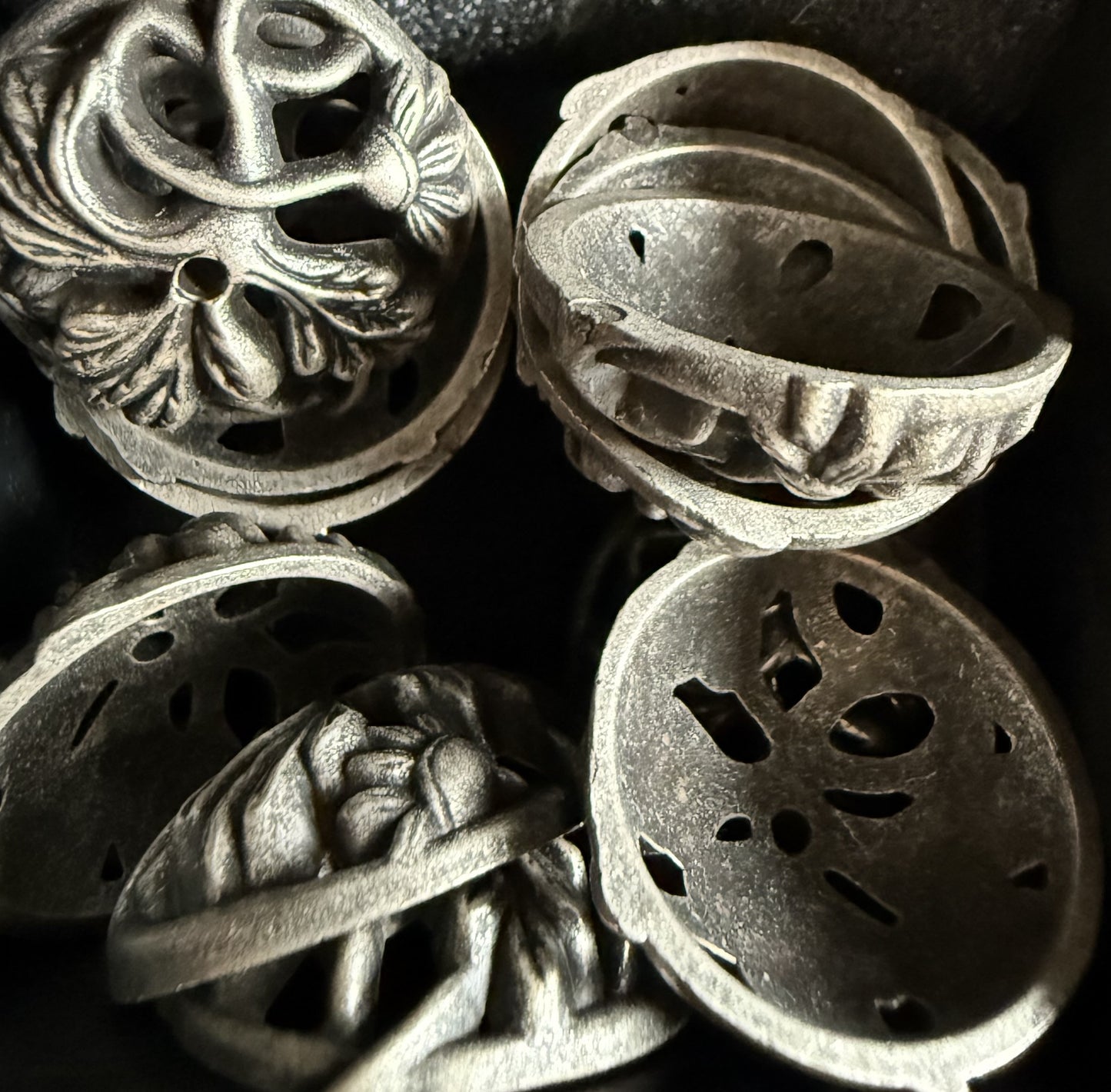 eindkapje kunststof/ metaal look