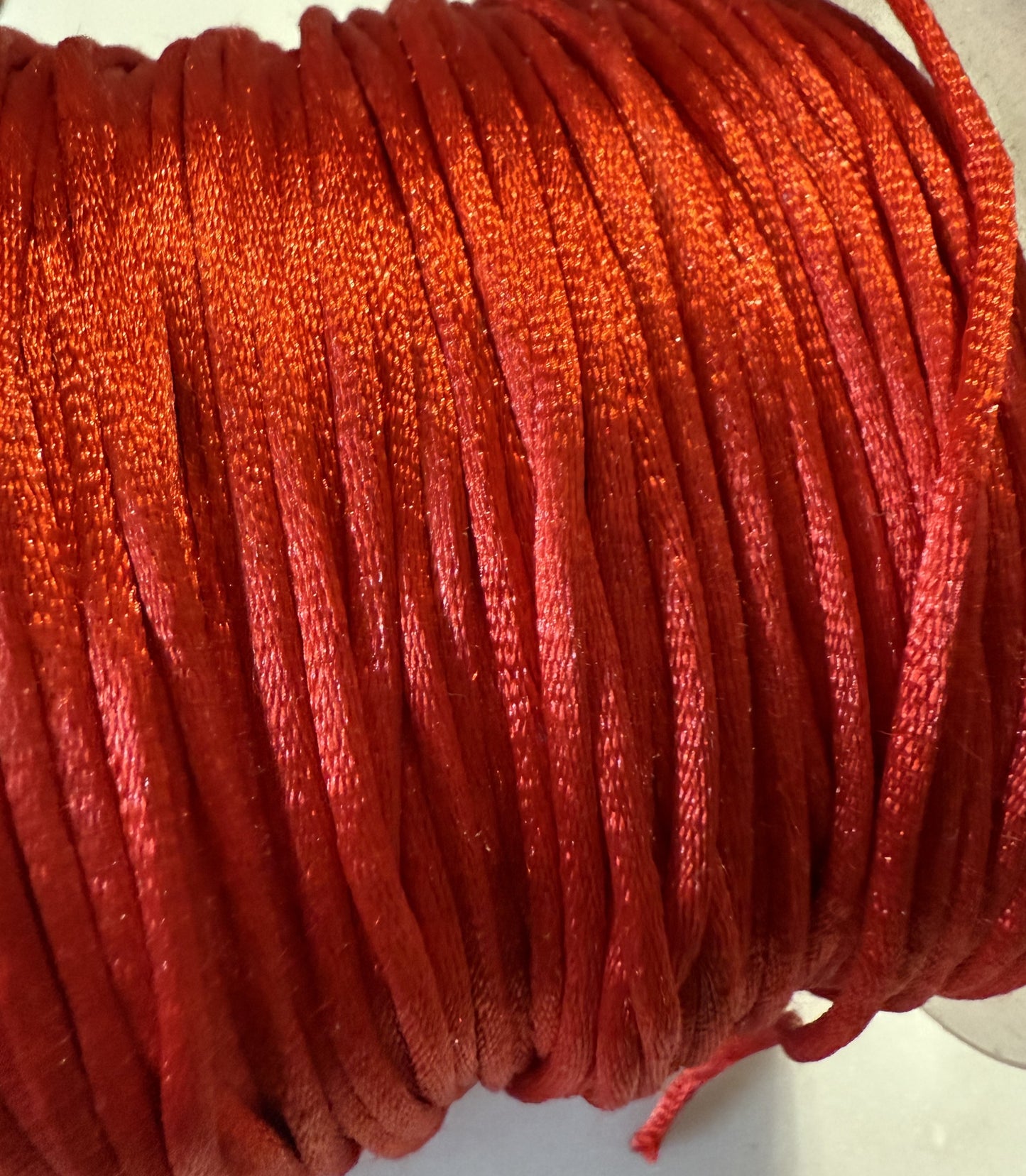 Satijnkoord rood ( prijs is per meter )