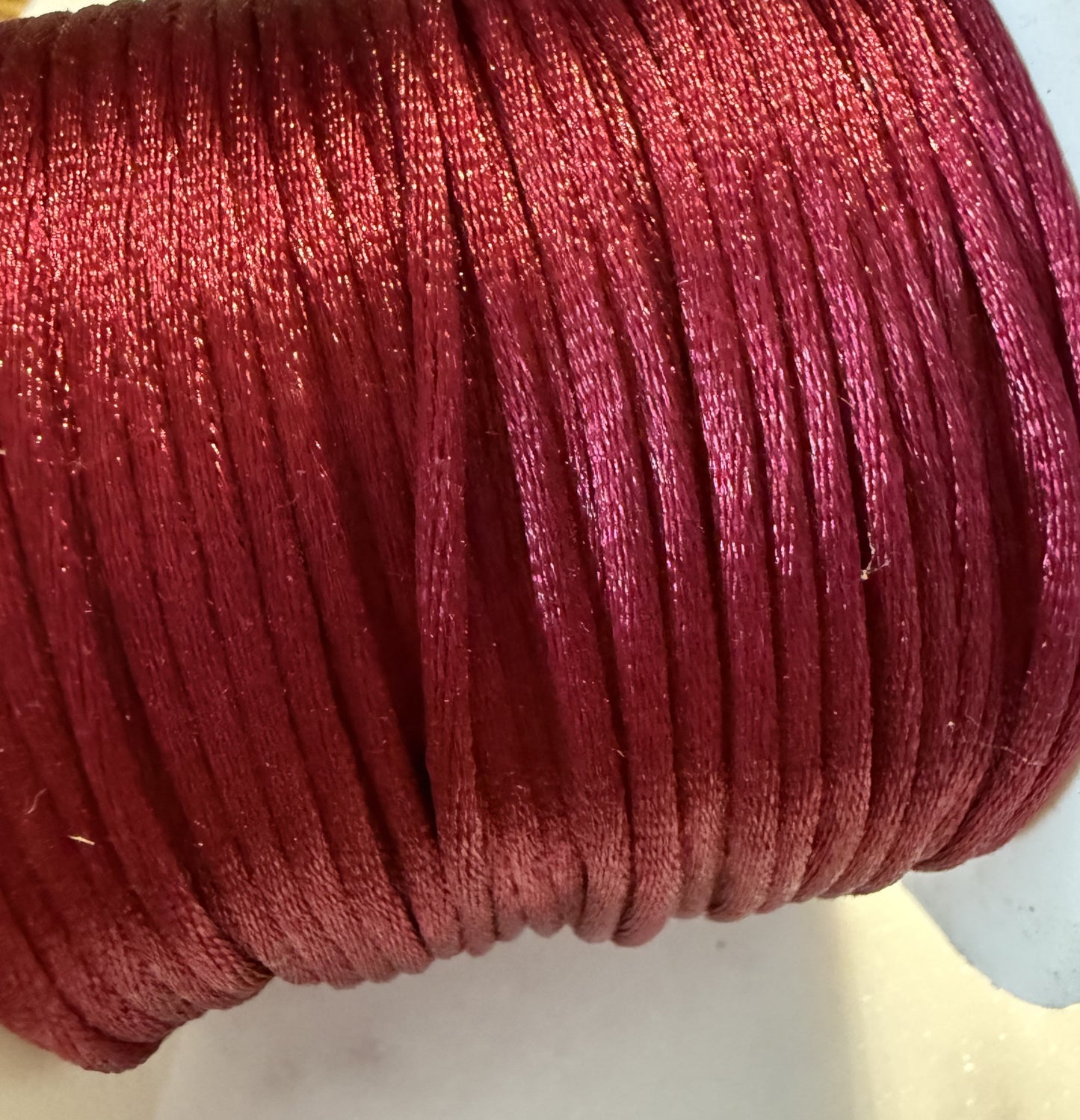 Satijnkoord bordeaux rood ( prijs is per meter )