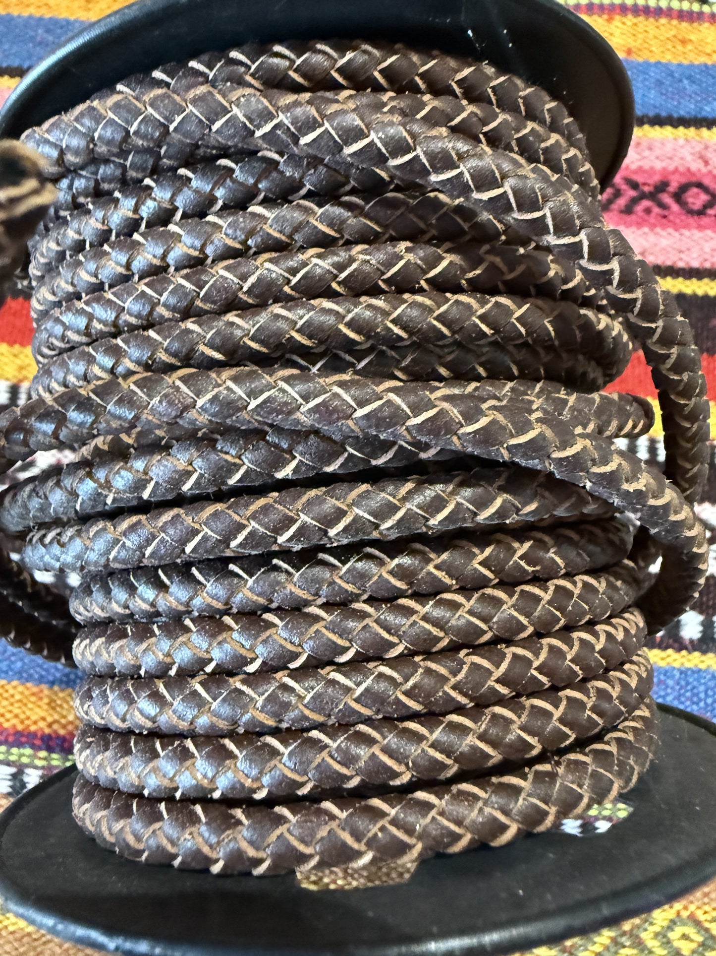 Gevlochten leer bruin ( prijs is per meter )