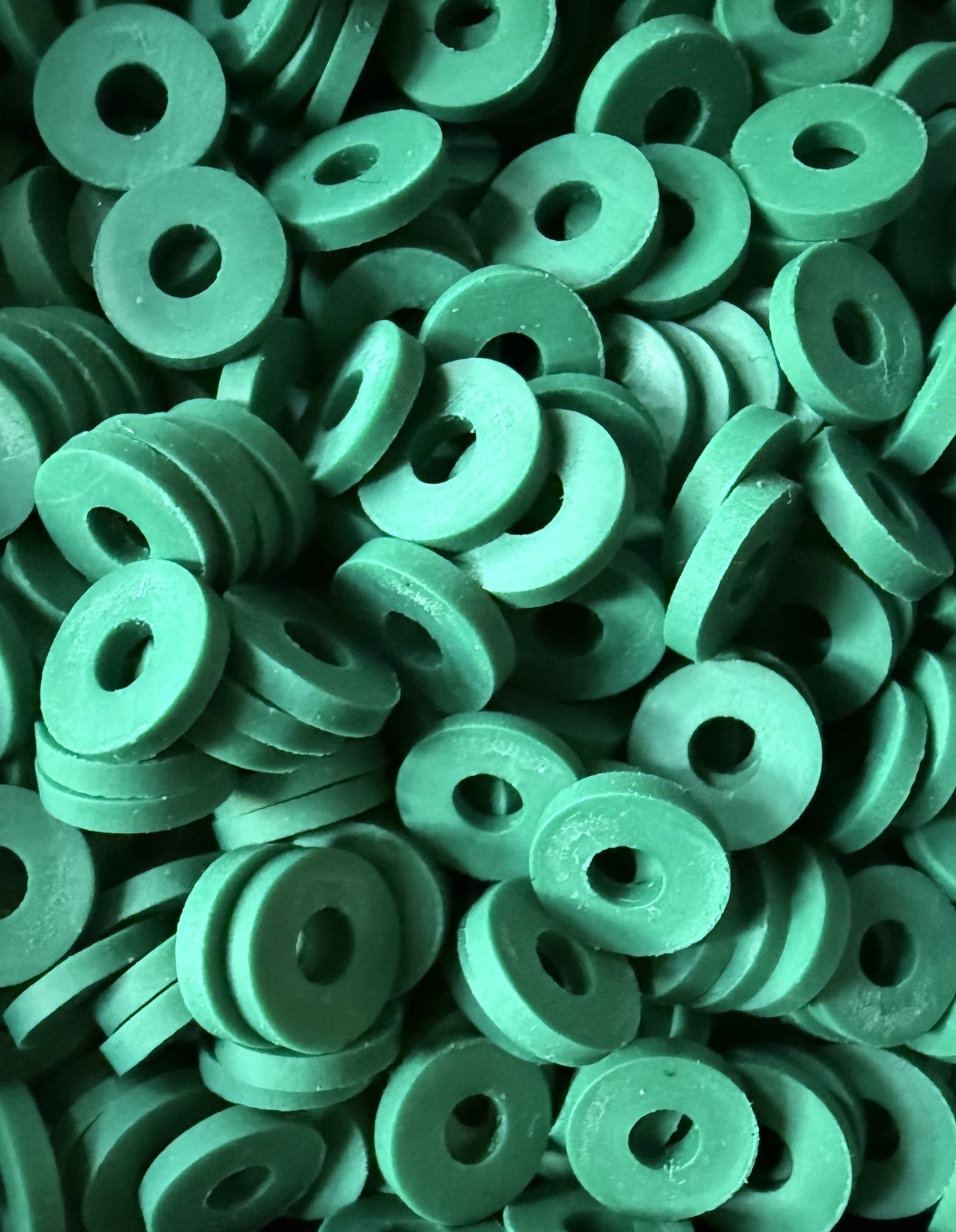 Donker groene polymeer schijfjes