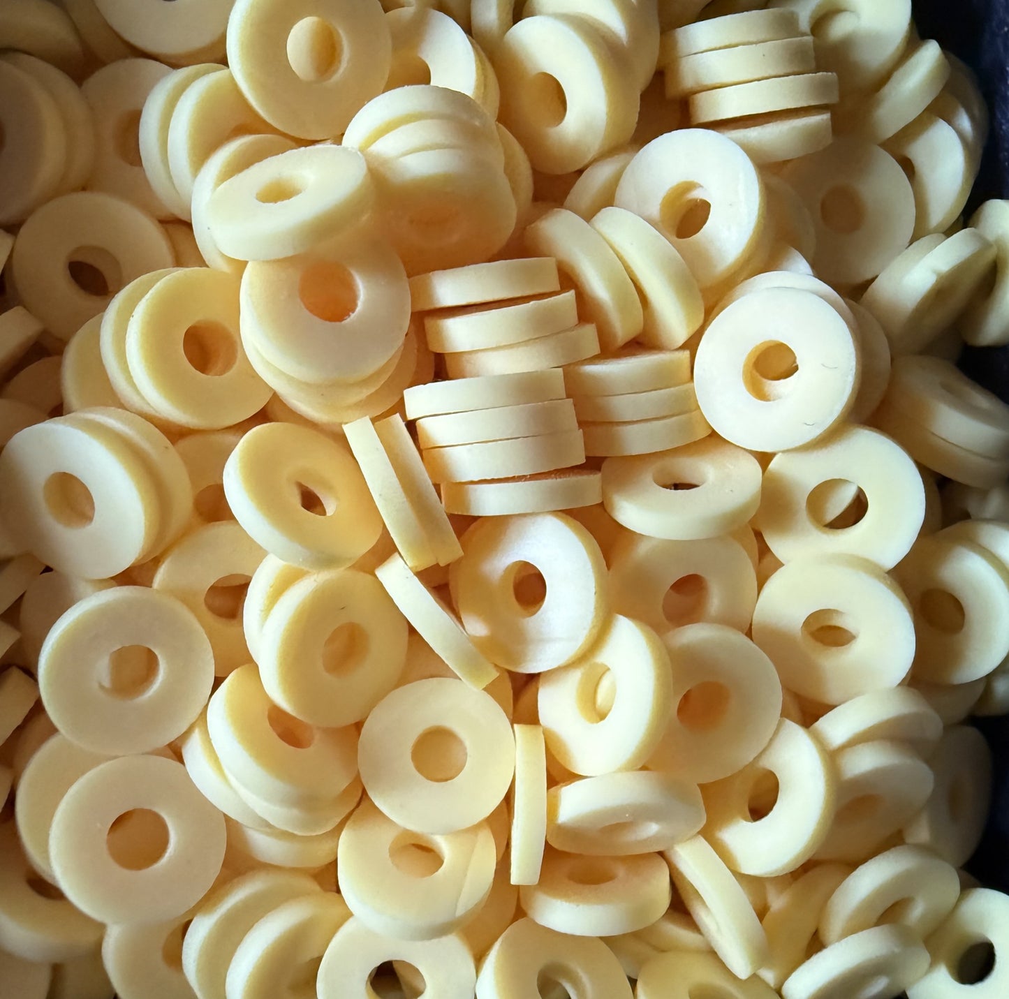 Gele polymeer schijfjes