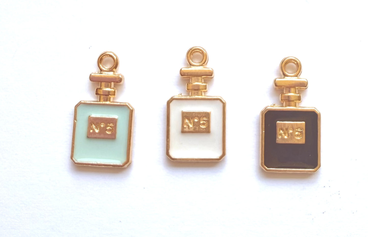 parfum Nr110a wit, b zwart, c blauw