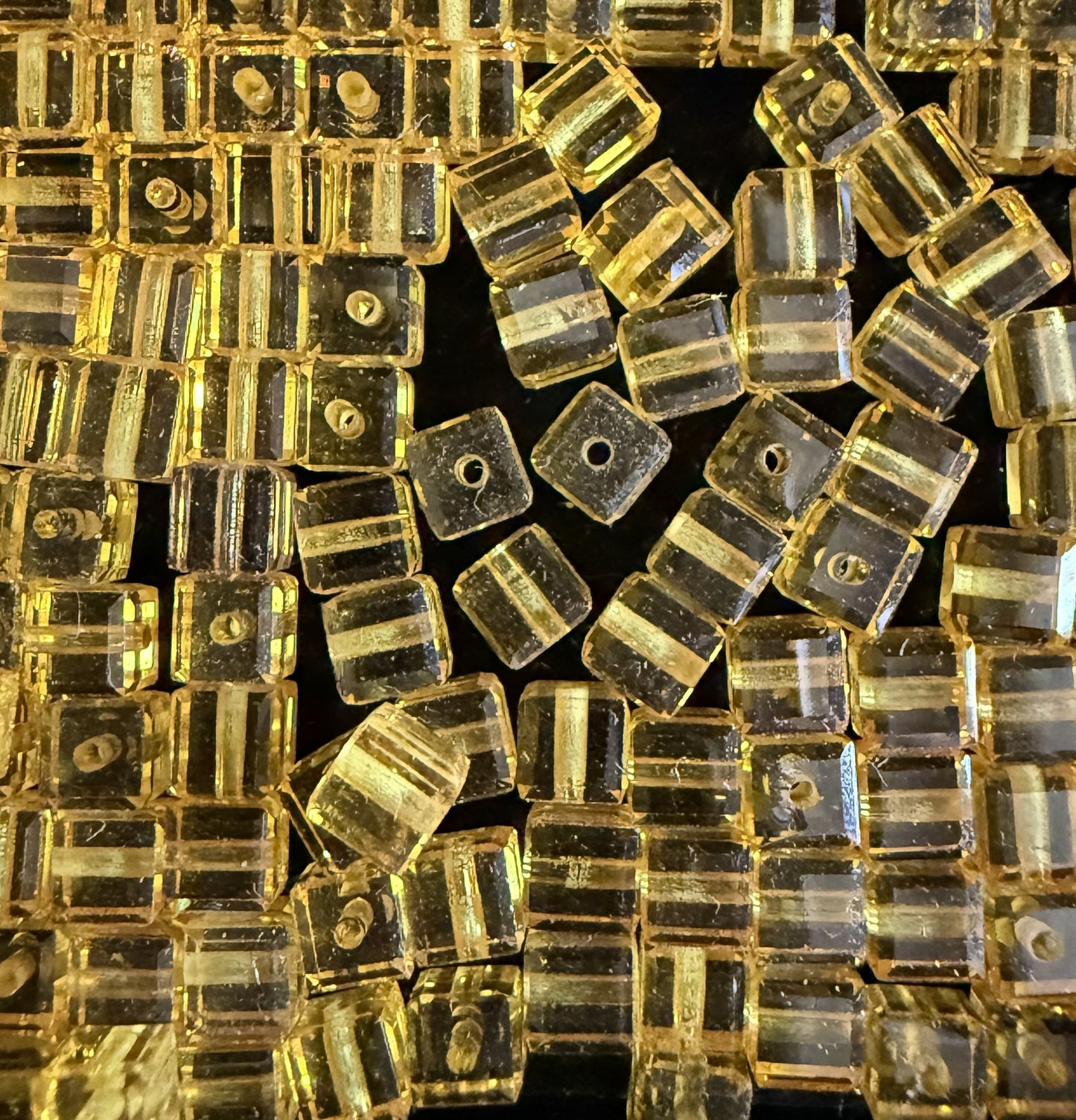 Gele Swarovski blokjes