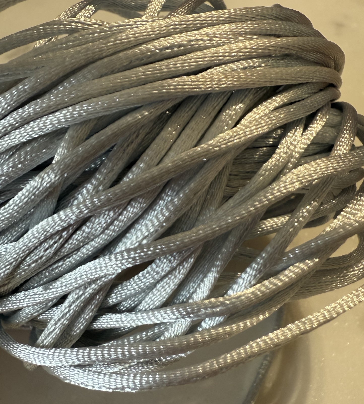 Satijnkoord grijs ( prijs is per meter )