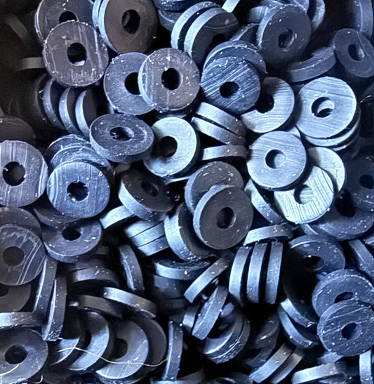 zwarte polymeer schijfjes
